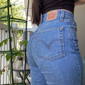 High waisted taper levi jeans